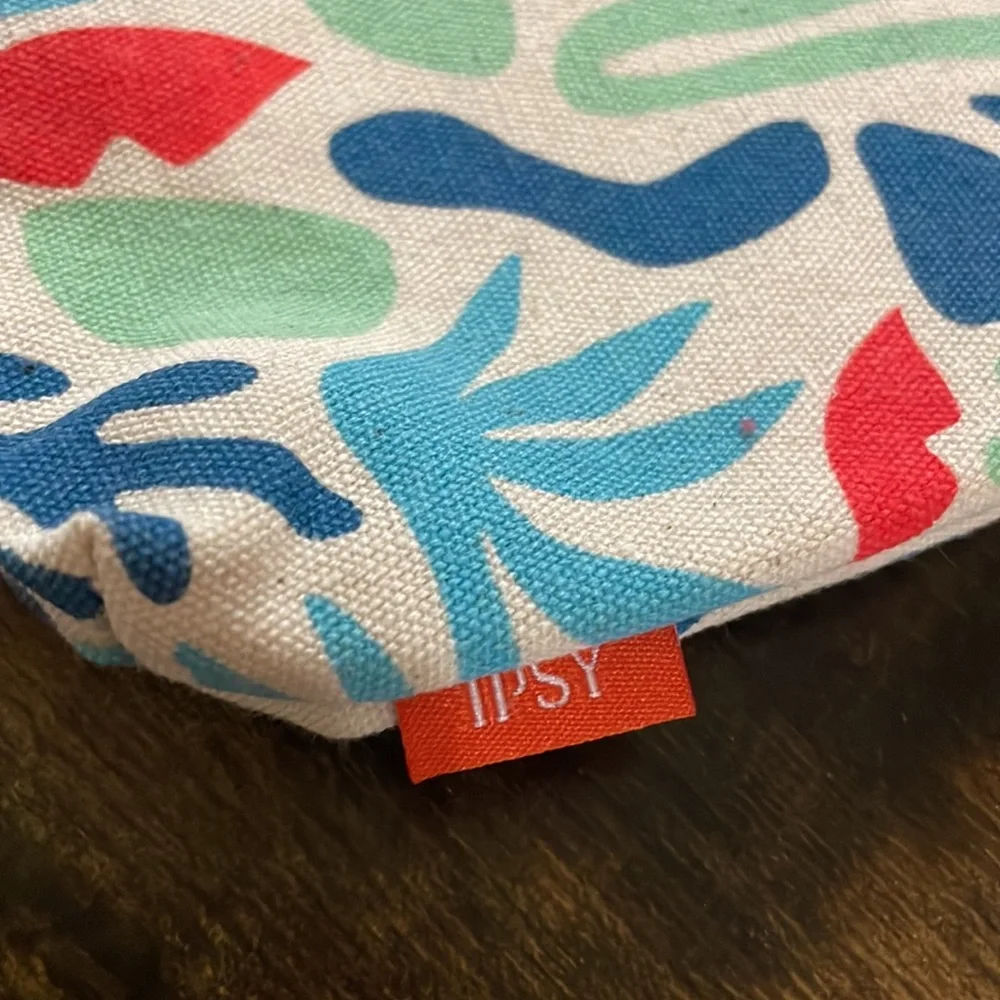 Ipsy Cosmetic Case * 7.5